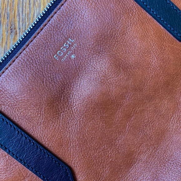 Fossil Leather Tote (Matching wallet available) - Picture 2 of 5
